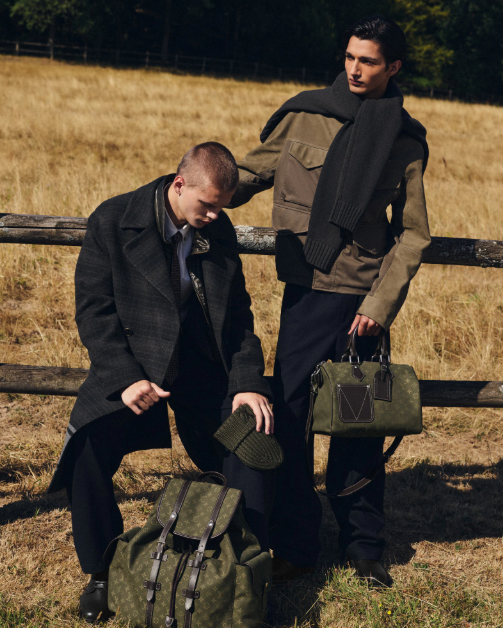 Quality isn't accidental. It results from knowledge, dedication and an absolute refusal to compromise. Master craftmenship represents the pinnacle of artisanal excellence. Behind every creation stands years of training, hundreds of decisions and countless hours of refinement. This commitment to craftsmanship separates Luxenoir from competitors. While others cut corners for profit margins, this brand invests in excellence knowing quality speaks louder than any marketing campaign ever could.